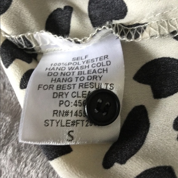 👚(bundle 4 items w/👚for $16) Button down blouse by Dress Forum - Picture 8 of 8